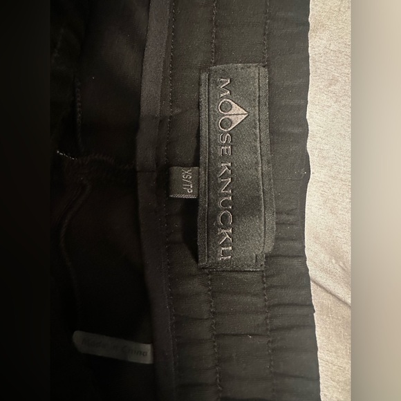 BNWOT Women’s Moose Knuckles Sweatpants XS - Picture 6 of 6